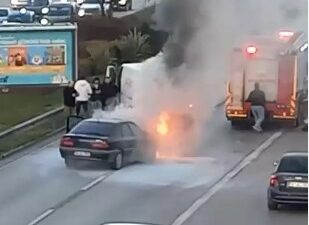Bursa’da seyir halindeki otomobil alev alev yandı