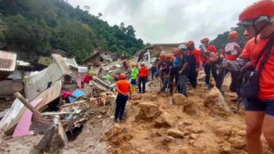 Filipinler’deki toprak kayması! 10 ölü, 49 kayıp