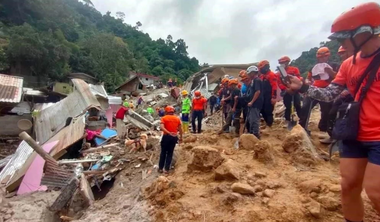 Filipinler’deki toprak kayması! 10 ölü, 49 kayıp