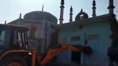 Hindistan’da cami yıkımına karşı çıkan olaylarda 4 kişi öldü