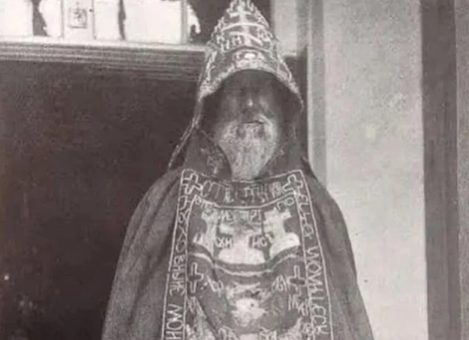 Hayatı boyunca hiç kadın görmedi!