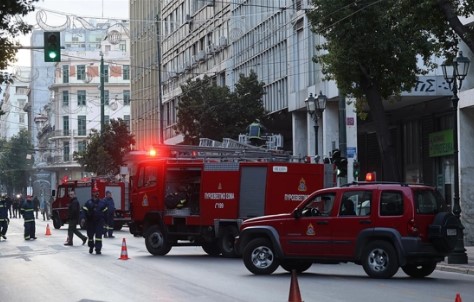 Yunanistan Çalışma Bakanlığı önünde bomba patladı Yunanistan Çalışma Bakanlığı önünde bomba patladı