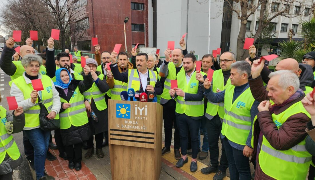 Türkoğlu kırmızı kart gösterdi!