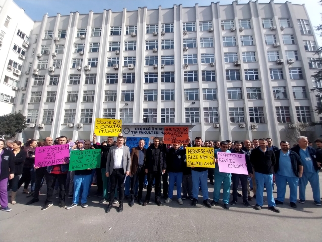 Uludağ Üniversitesi sağlık çalışanlarından ‘Sadaka Zammına’ tepki!