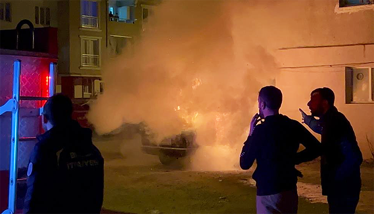 Bursa’da yangın paniği: Otomobil alev topuna döndü