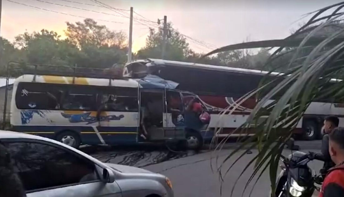 Honduras’ta 2 otobüs kafa kafaya çapıştı: 17 ölü