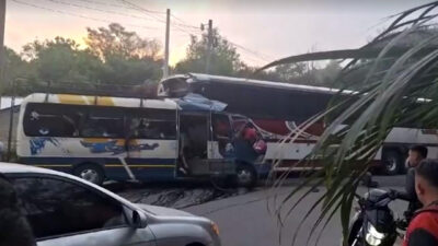 Honduras’ta 2 otobüs kafa kafaya çapıştı: 17 ölü