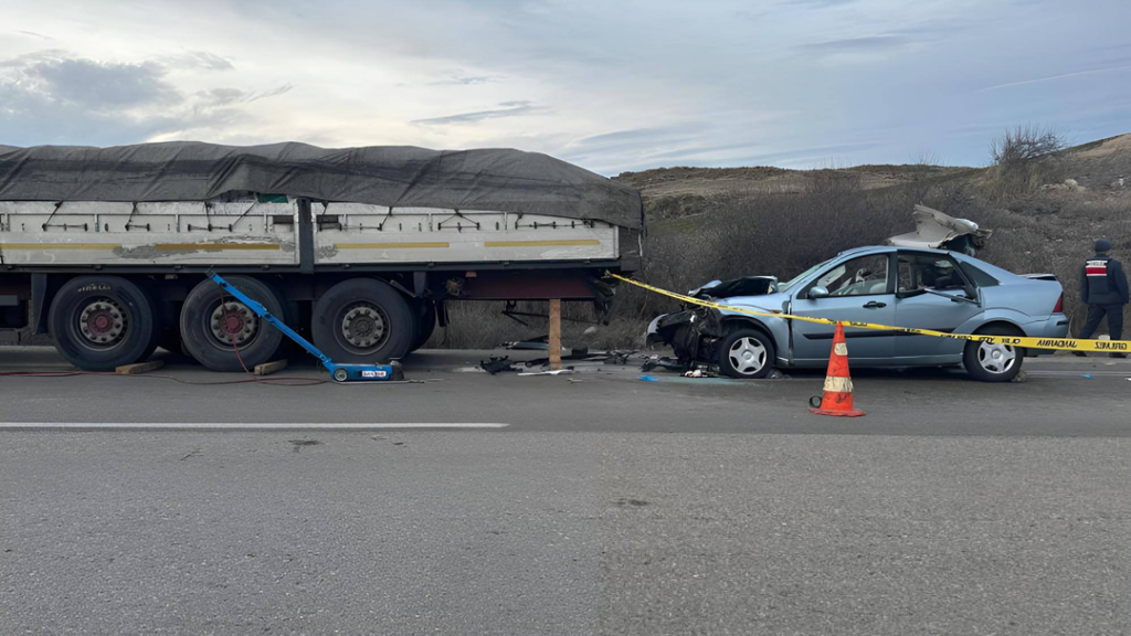 Ankara’da feci kaza: 2 ölü, 4 yaralı