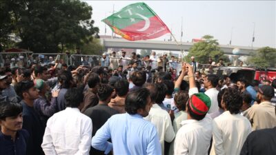Imran Khan destekçilerinden protesto