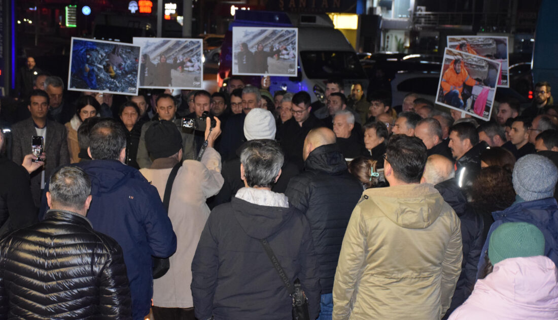 CHP Bursa’da saat 04.07’de meydanlardaydı