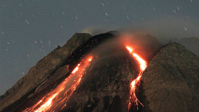 Japonya’daki Sakurajima Yanardağı patladı