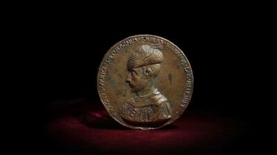 Fatih Sultan Mehmet’in “tılsımlı madalyon”u satışa çıkartılıyor