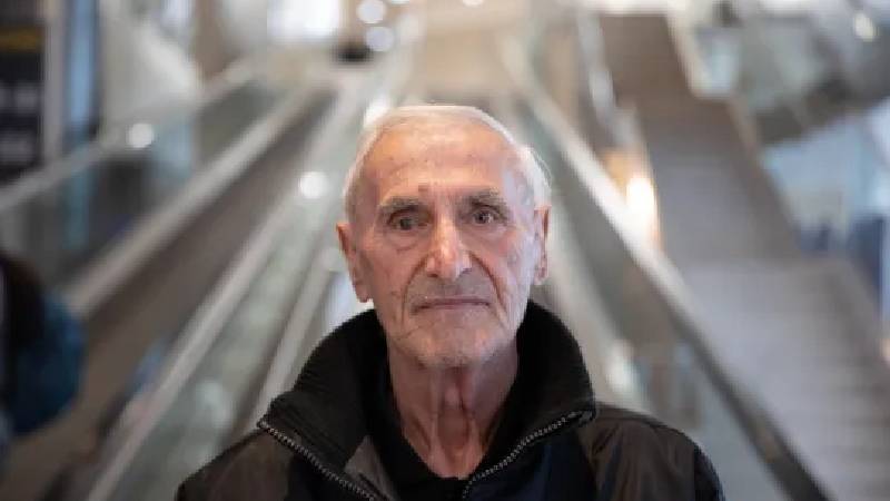 83 yaşındaki adam 9 ay boyunca havaalanında yaşadı