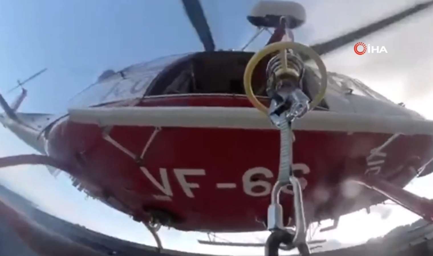 Mahsur kalan 3 kayakçı helikopterle kurtarıldı
