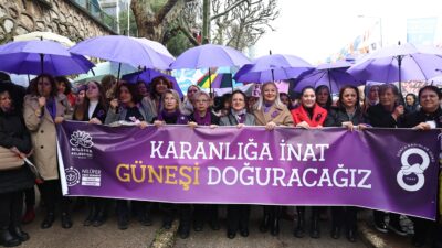 Nilüferli kadınlar 8 Mart’ta ‘Karanlığa İnat Güneşi Doğuracağız’ sloganıyla yürüdü