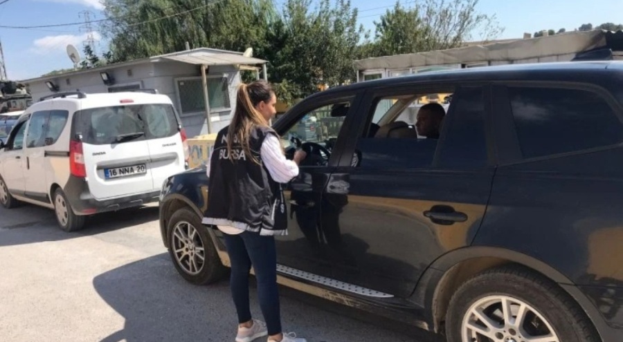 Bursa polisi vatandaşları bilgilendirdi