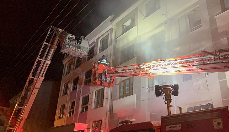 Apartman garajında yangın: 30 kişi dumandan etkilendi