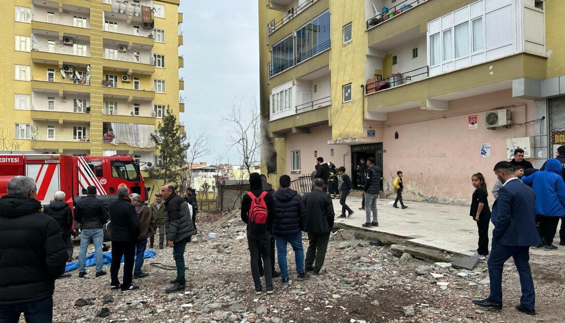 Diyarbakır’da ev yangını: İtfaiye eri yaralandı