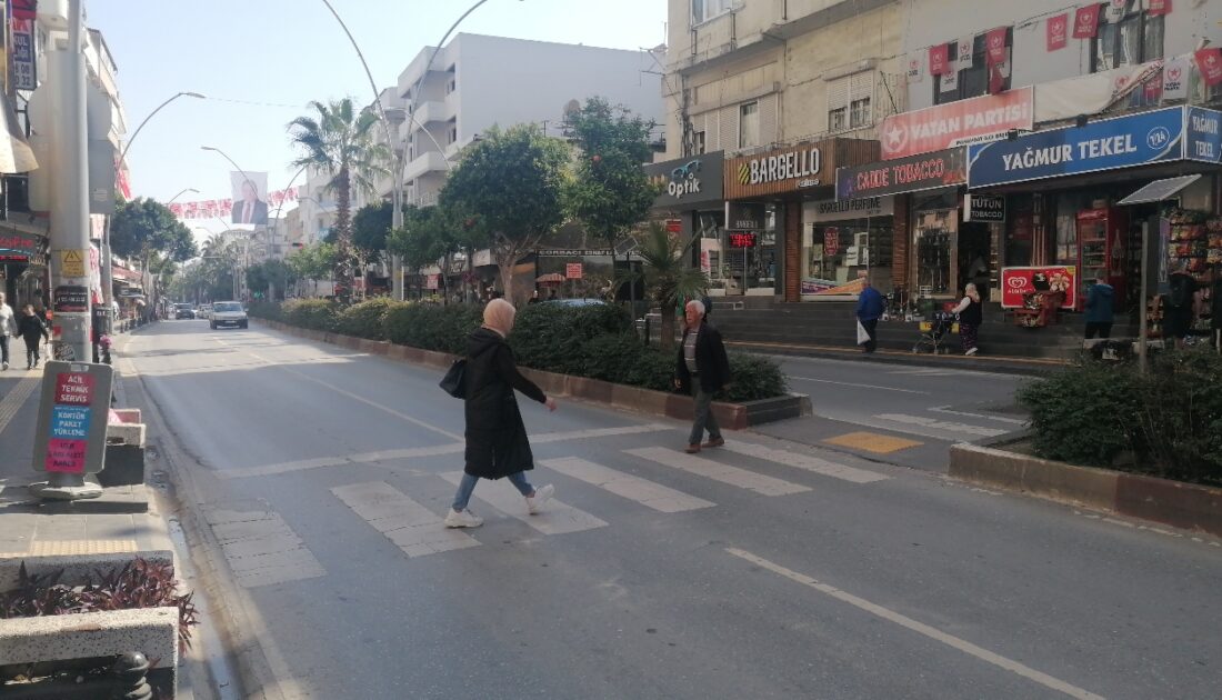 Yaya geçidinde 2 motosiklet çarpıştı