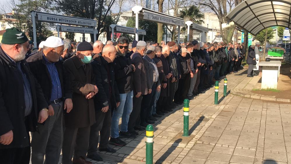 Deprem sırasında 2. kattan atlayan genç gözyaşlarıyla toprağa verildi