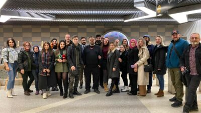 Bursa’da amatör fotoğrafçıya arkadaşlarından sergi süprizi