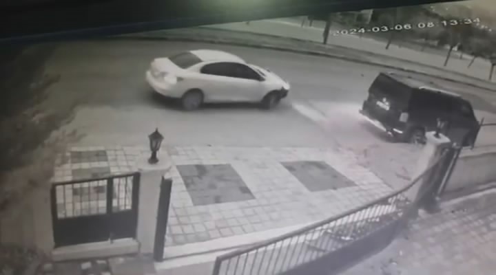 Bursa’da sitenin girişine çarptı, böyle kaçtı