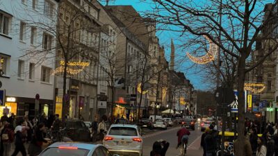 Köln’de caddeler ilk kez Ramazan ayına özel ışıklandırıldı