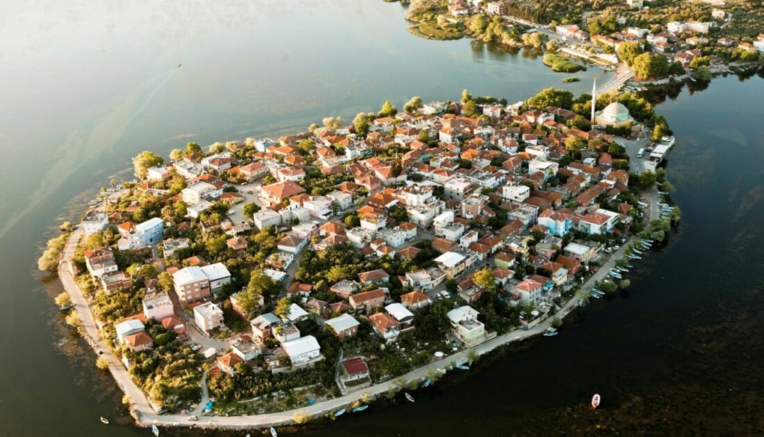 Bursa’da tarihi Gölyazı’da hafta sonu yoğunluğu Bursa’da tarihi Gölyazı’da hafta sonu yoğunluğu