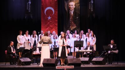 Bursa’da hekimlerden beyaz önlükleriyle konser