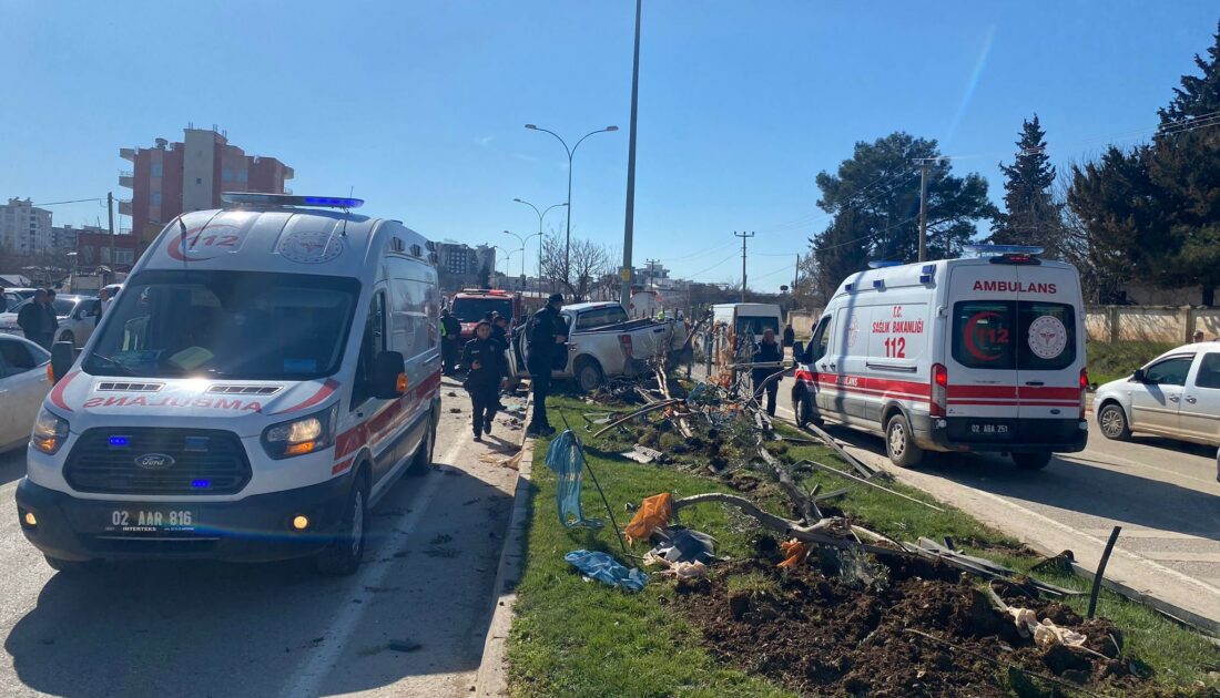 Kontrolden çıkan kamyonet refüje çıktı: 3 yaralı