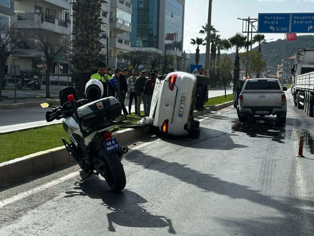 Kamyonet ile otomobilin çarpıştı: Yaralı var