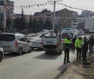 Otomobil ters döndü: 1 yaralı