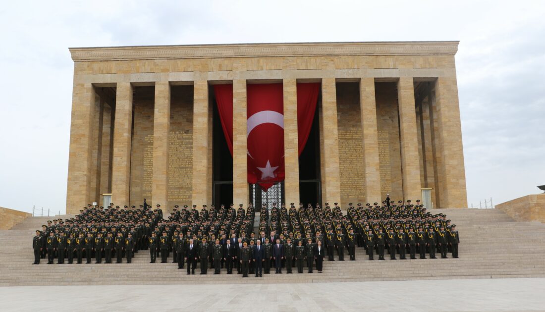 Kara Harp Okulu öğrencileri Anıtkabir’i ziyaret etti