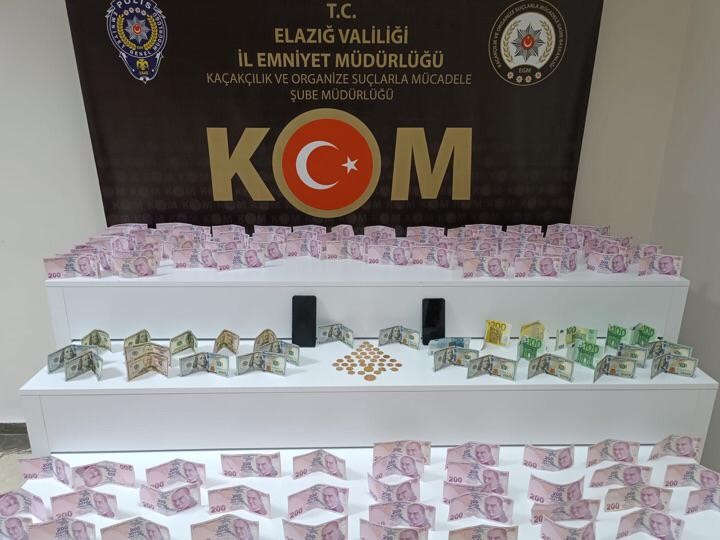 Kendilerini polis olarak tanıtıp vatandaşı 750 bin lira dolandırdılar