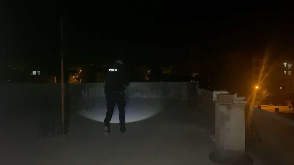 Boş binada yanıp sönen ışıklar korkuttu
