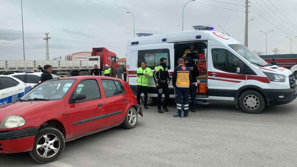 Kazada otomobilin tekeri koptu: 1 yaralı