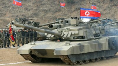 Kuzey Kore Lideri Kim Jong-un yeni tankı test etti