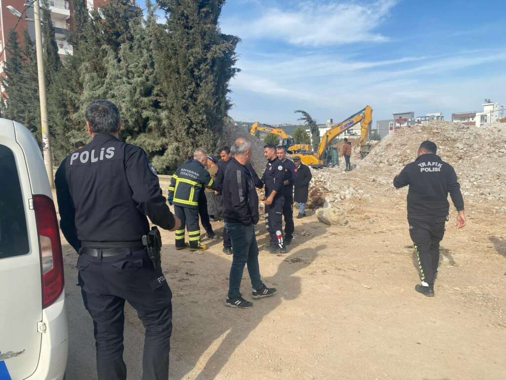 Ayağına beton parçası düşen işçi yaralandı