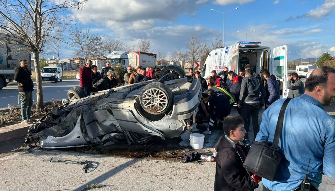 Ağaca çarpıp devrilen otomobil sürücüsü hayatını kaybetti