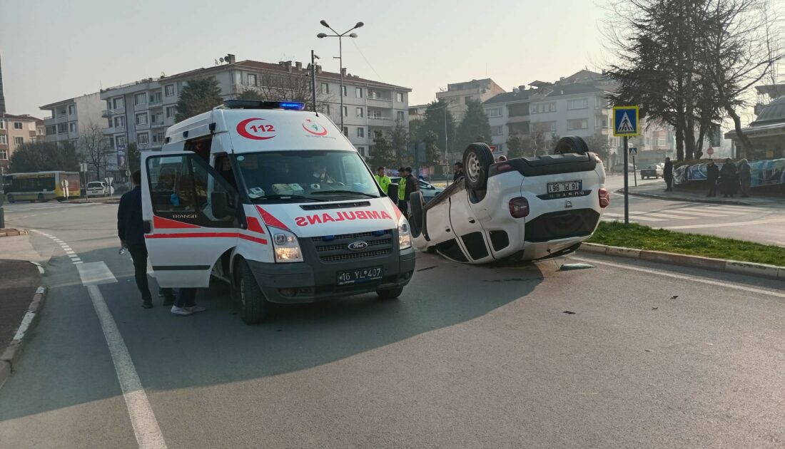 Bursa’da dikkatsizlik kaza yaptırdı: Takla atan araçta yaralılar var!