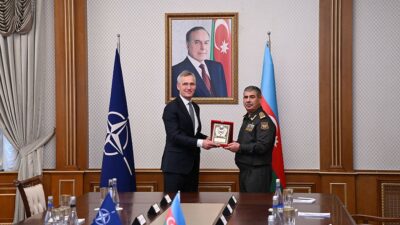 NATO Genel Sekreteri Stoltenberg, Azerbaycan Savunma Bakanı Hasanov’la görüştü