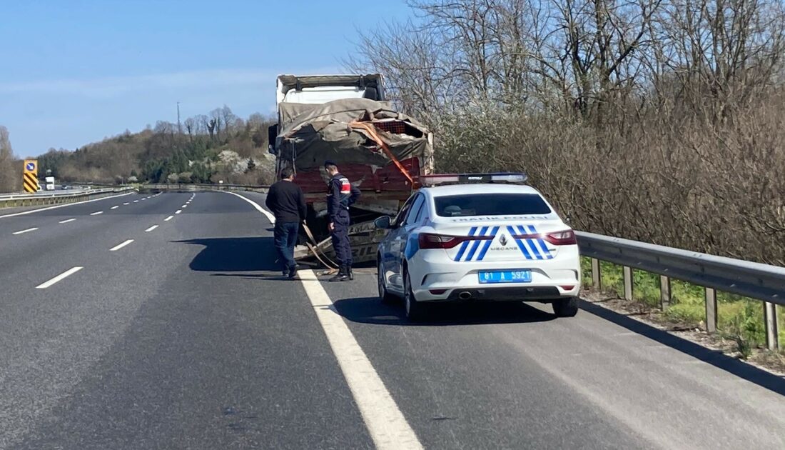 Tanker TIR’a arkadan çarptı: Yaralı var