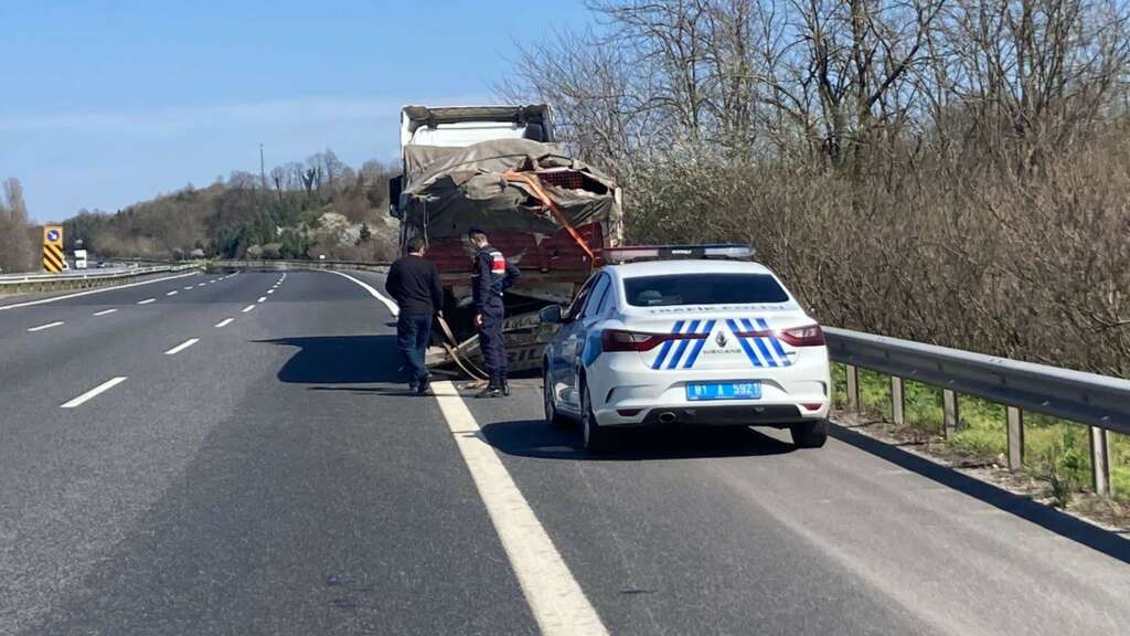 Tanker TIR’a arkadan çarptı: Yaralı var