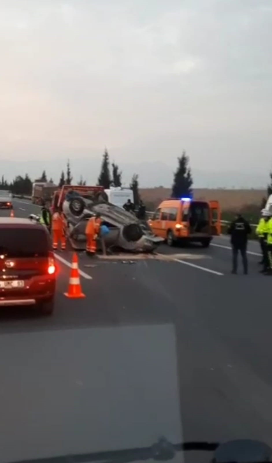 Otomobil önce TIR’a ardından bariyerlere çarptı: 1ölü, 1 yaralı