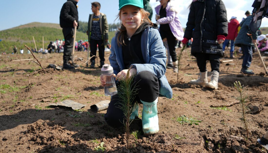 Dünya Ormancılık Günü’nde çocuklar bin fidan dikti