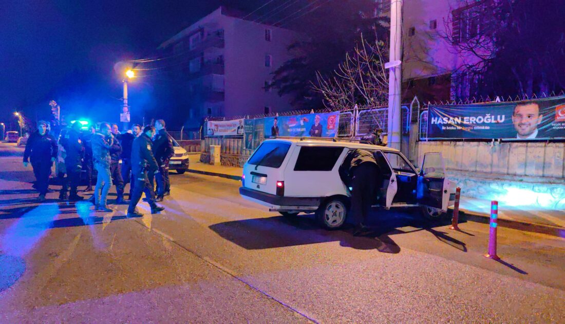 Bursa’da ehliyetsiz sürücü babasından kaçırdığı araçla polisten kaçamadı