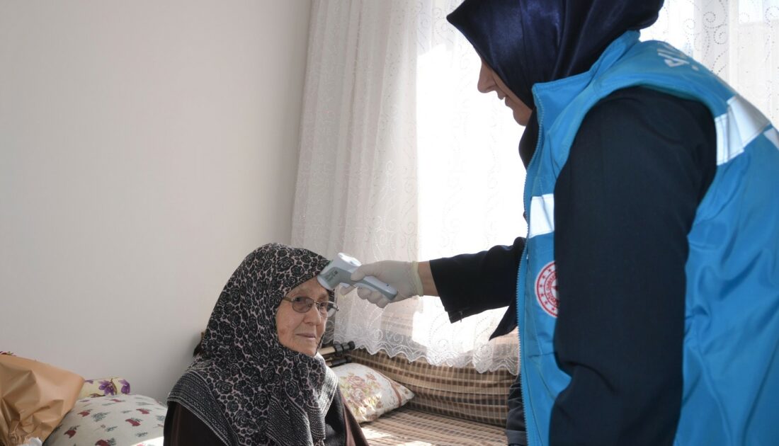 102 yaşındaki hastaya ve kızına ziyaret