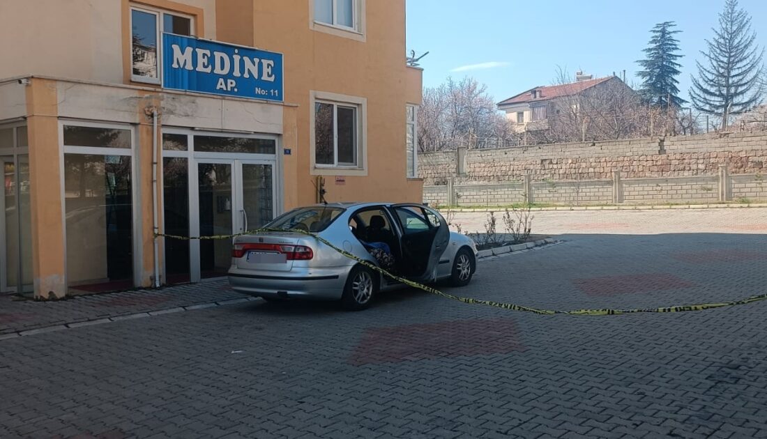 Hastaneye gitmek için bindiği otomobilde öldü