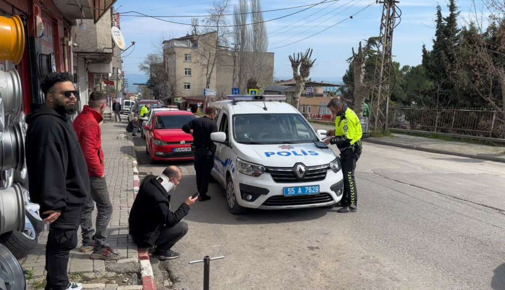 Dolmuş ile otomobil çarpıştı: Yaralılar var