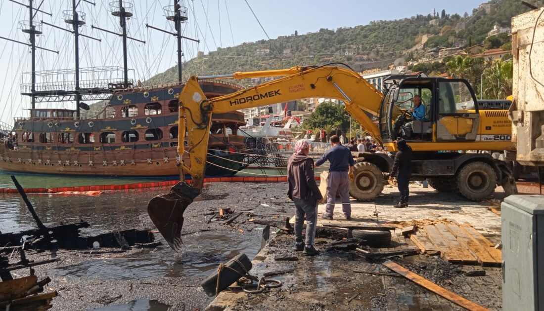 Yanarak batan teknenin parçaları yüzeye çıkartıldı